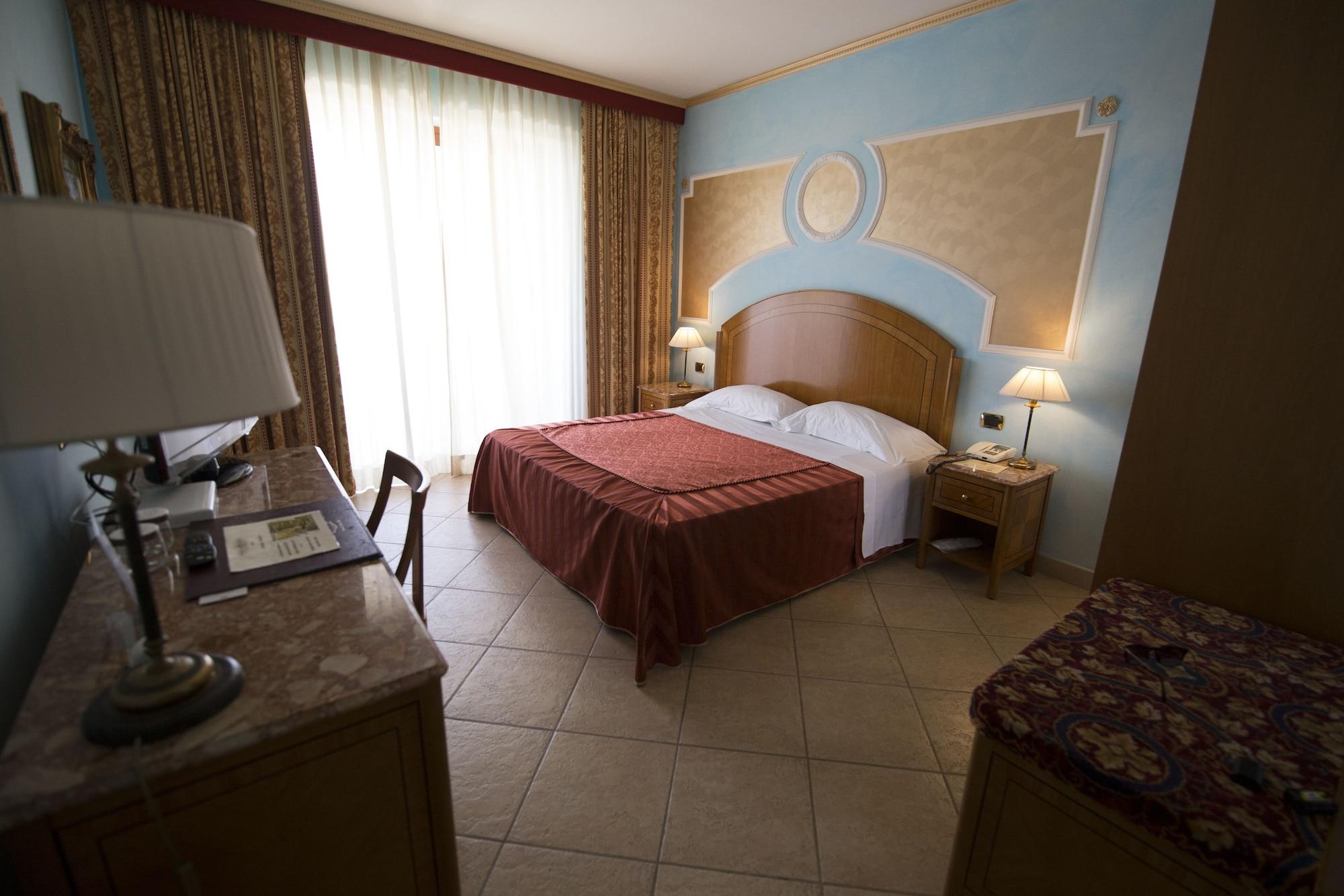 Parco Dei Principi Hotel Рочела Йоника Екстериор снимка