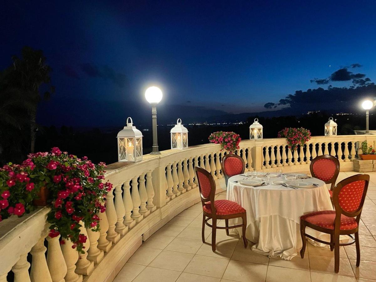 Parco Dei Principi Hotel Рочела Йоника Екстериор снимка
