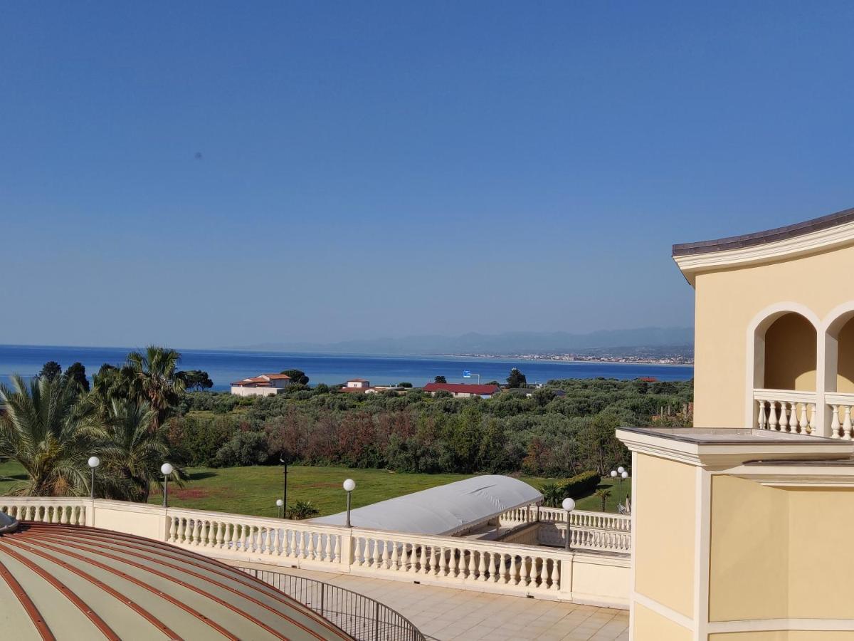 Parco Dei Principi Hotel Рочела Йоника Екстериор снимка