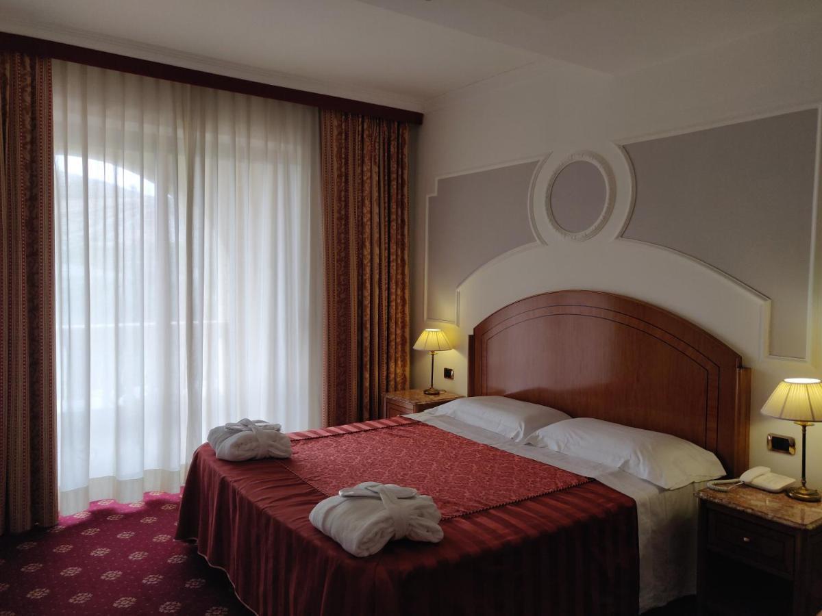 Parco Dei Principi Hotel Рочела Йоника Екстериор снимка