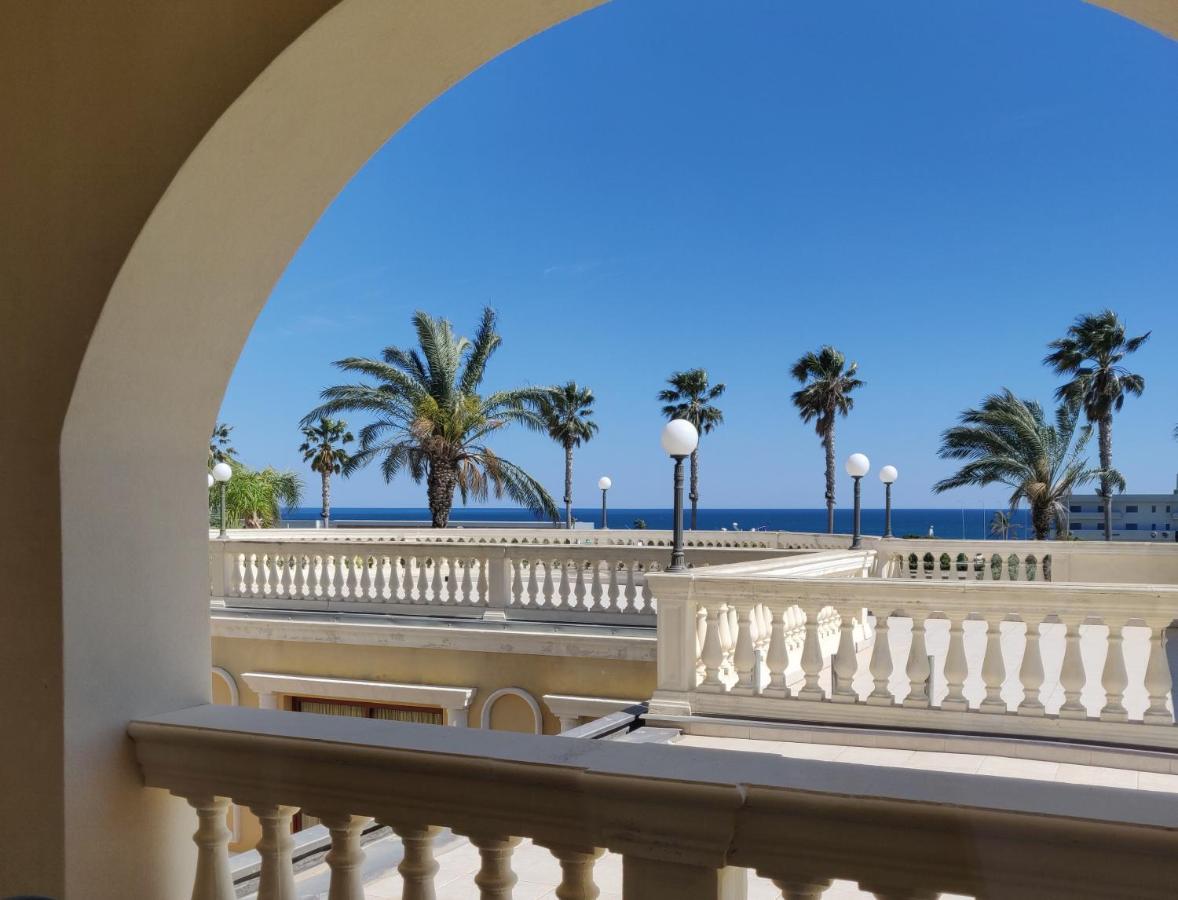 Parco Dei Principi Hotel Рочела Йоника Екстериор снимка