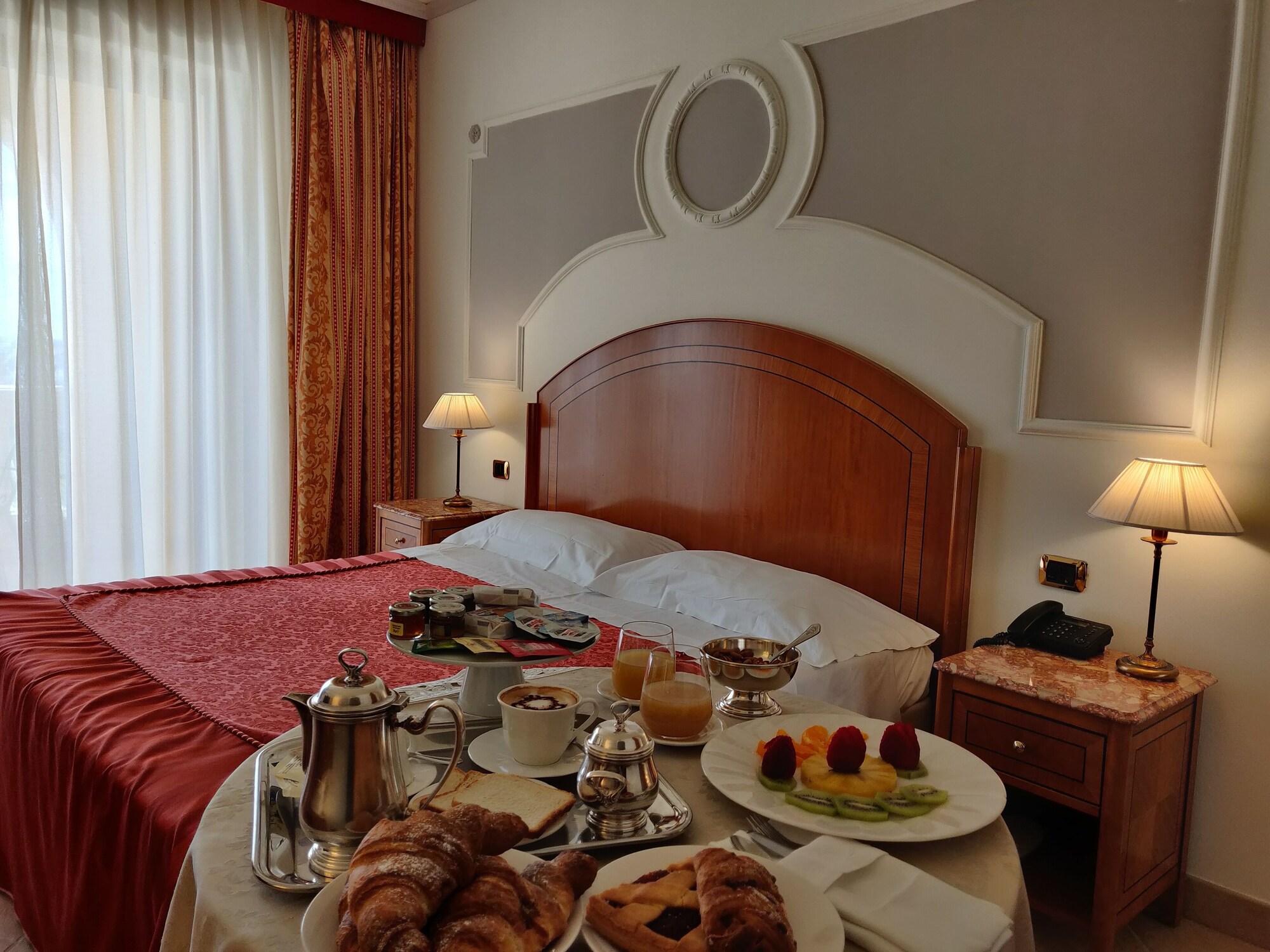 Parco Dei Principi Hotel Рочела Йоника Екстериор снимка