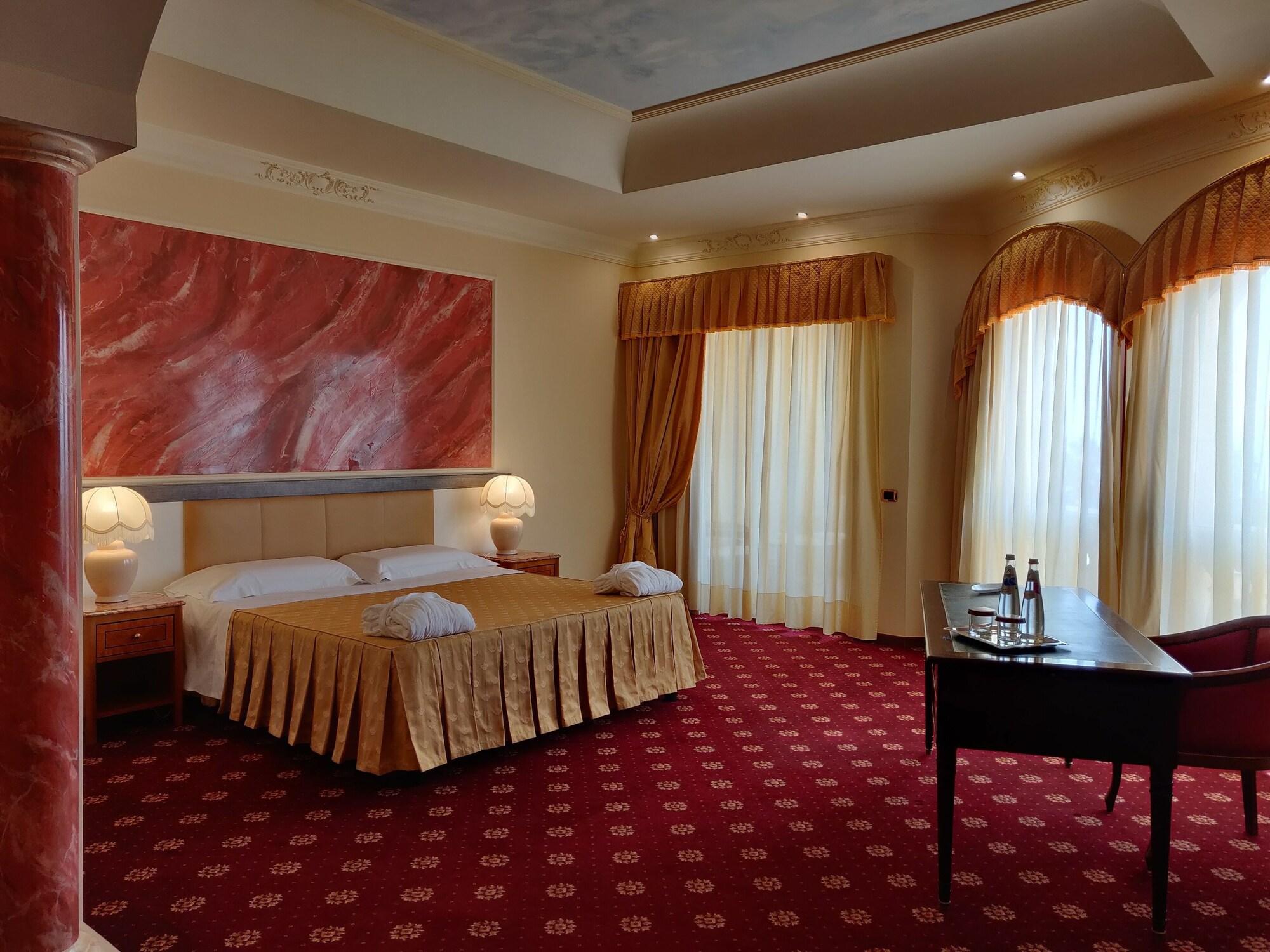 Parco Dei Principi Hotel Рочела Йоника Екстериор снимка