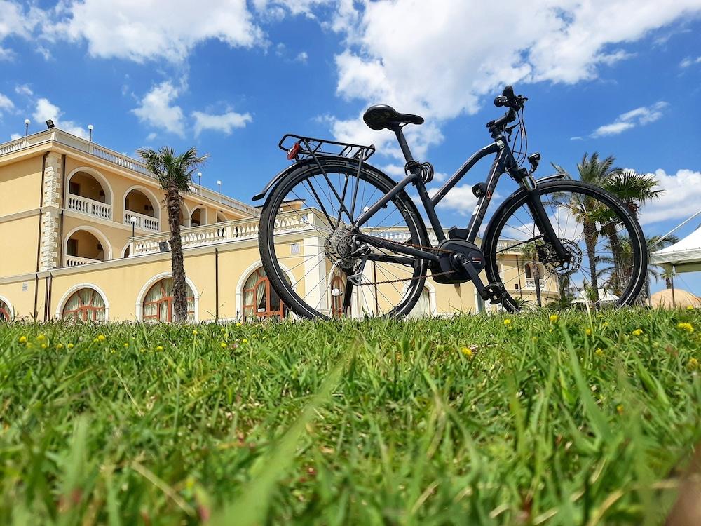 Parco Dei Principi Hotel Рочела Йоника Екстериор снимка