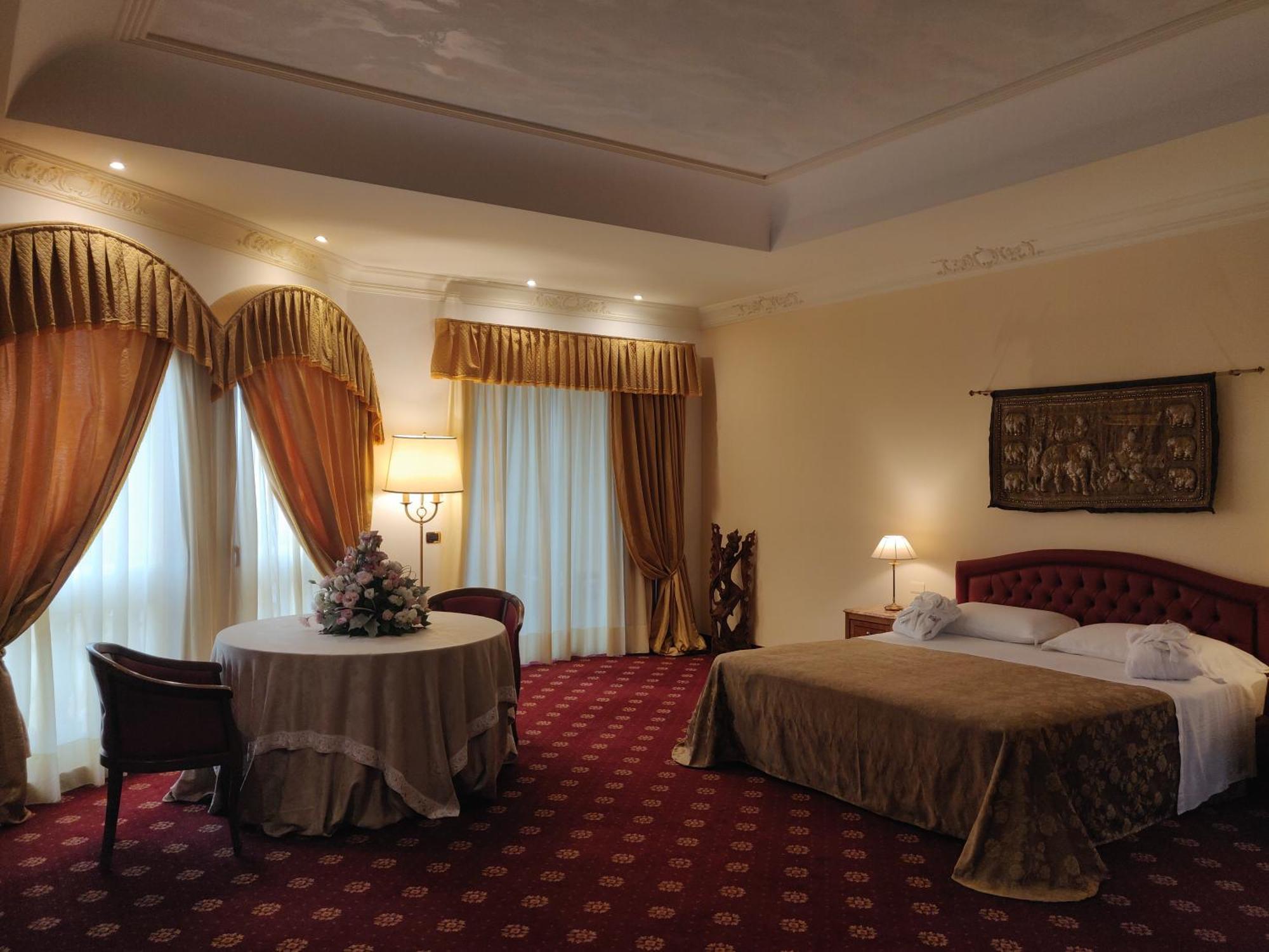 Parco Dei Principi Hotel Рочела Йоника Екстериор снимка
