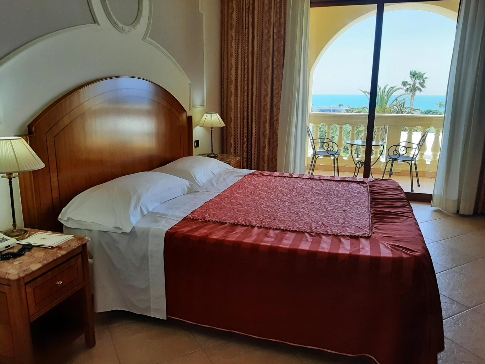 Parco Dei Principi Hotel Рочела Йоника Екстериор снимка