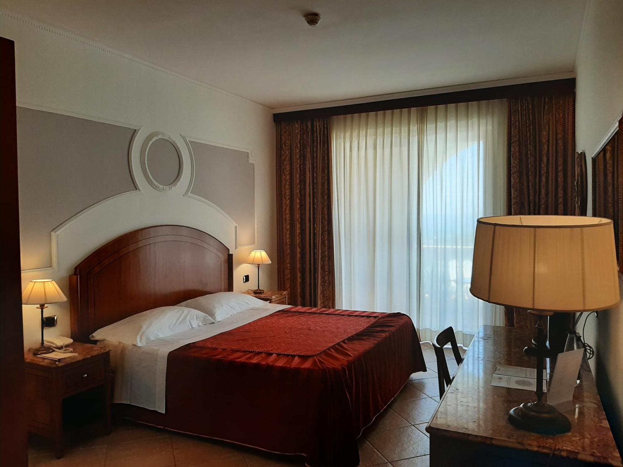 Parco Dei Principi Hotel Рочела Йоника Екстериор снимка