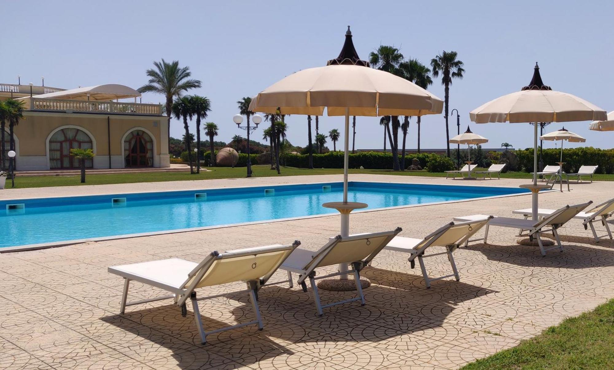 Parco Dei Principi Hotel Рочела Йоника Екстериор снимка