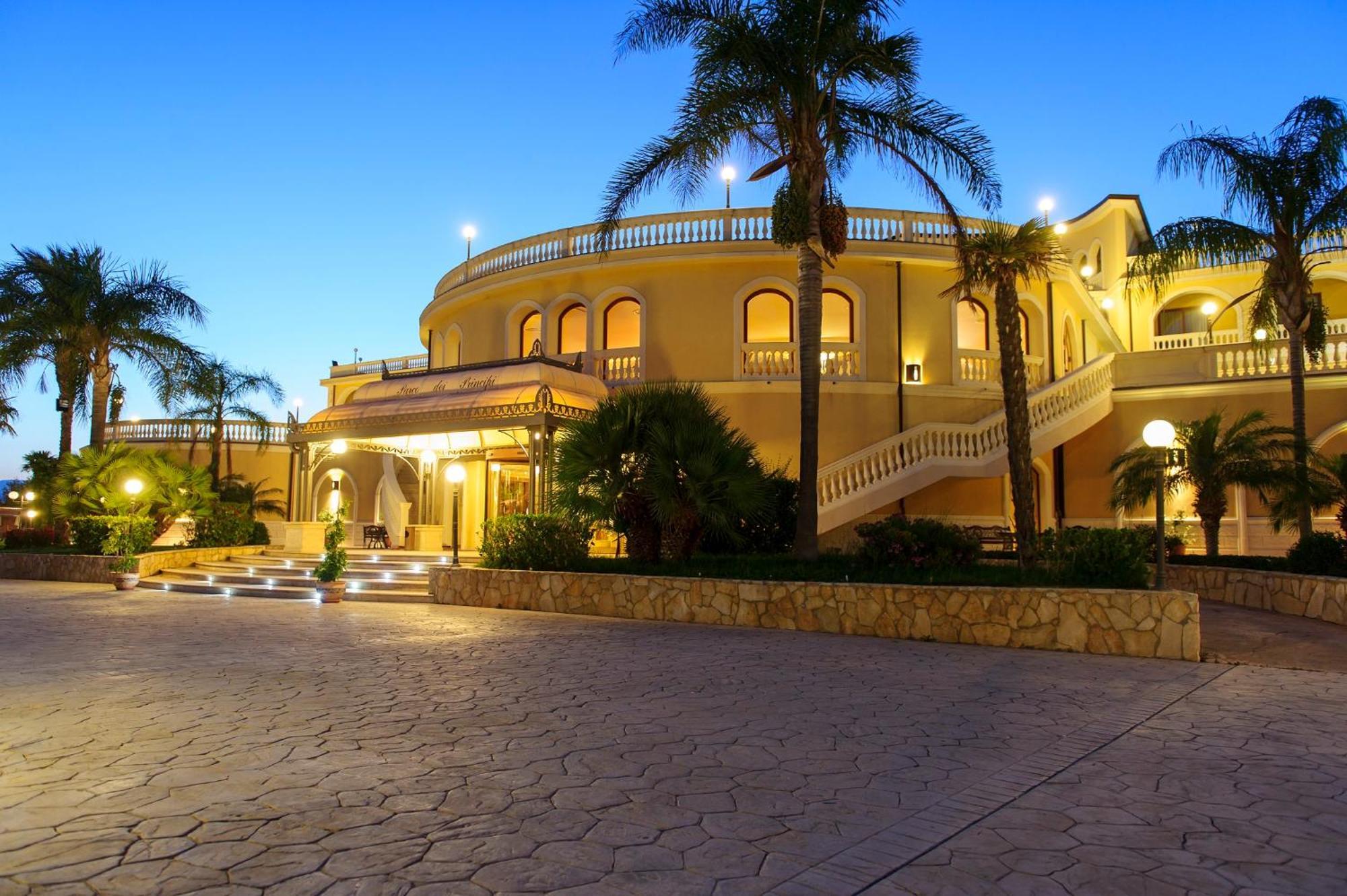 Parco Dei Principi Hotel Рочела Йоника Екстериор снимка