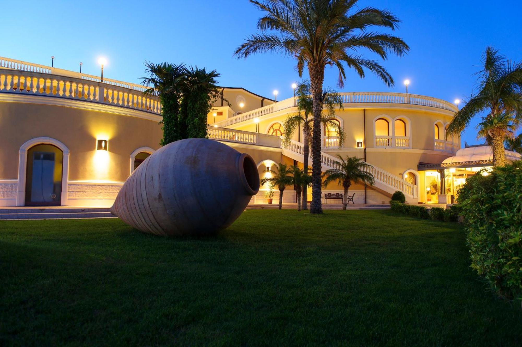 Parco Dei Principi Hotel Рочела Йоника Екстериор снимка