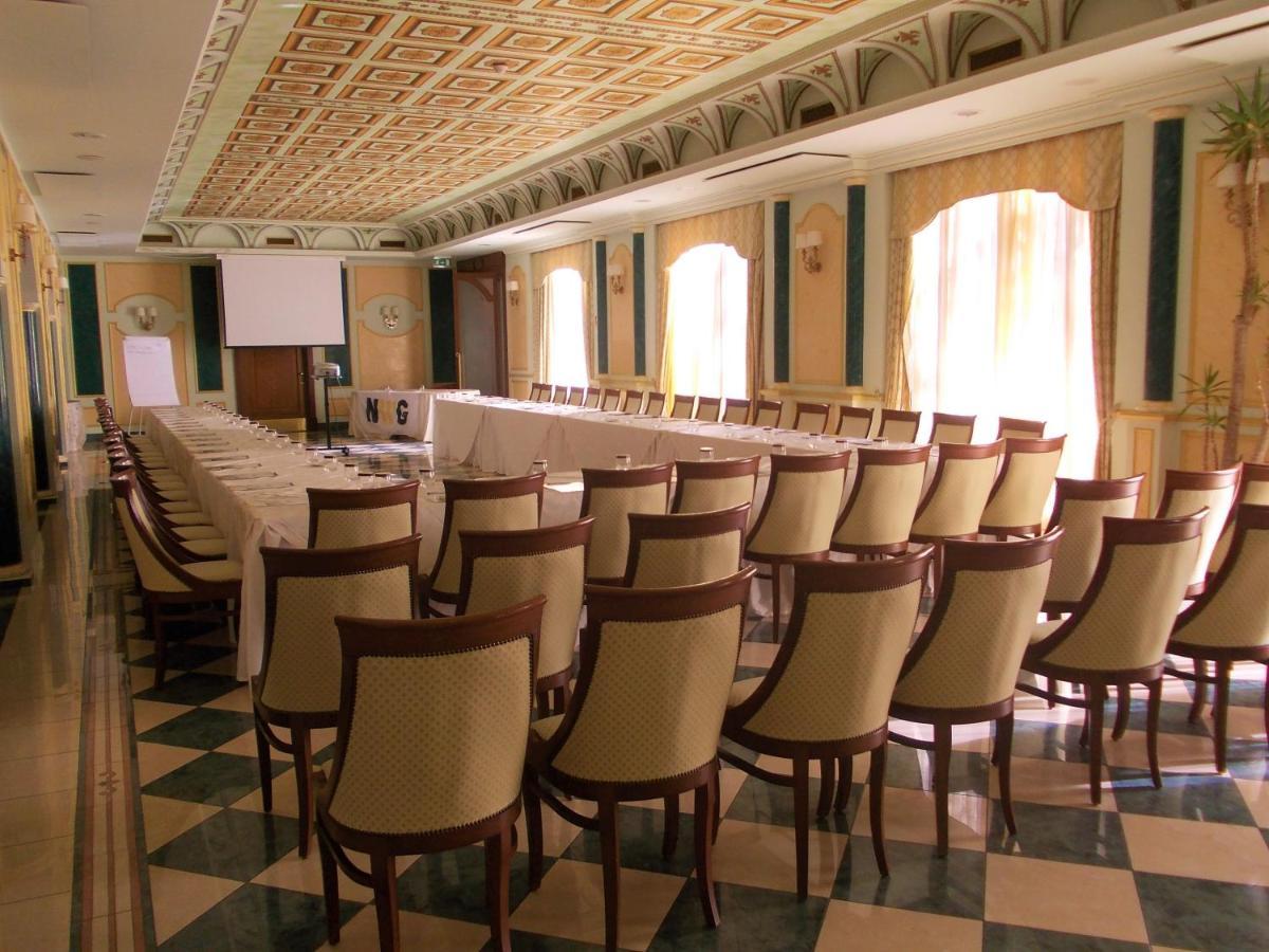 Parco Dei Principi Hotel Рочела Йоника Екстериор снимка