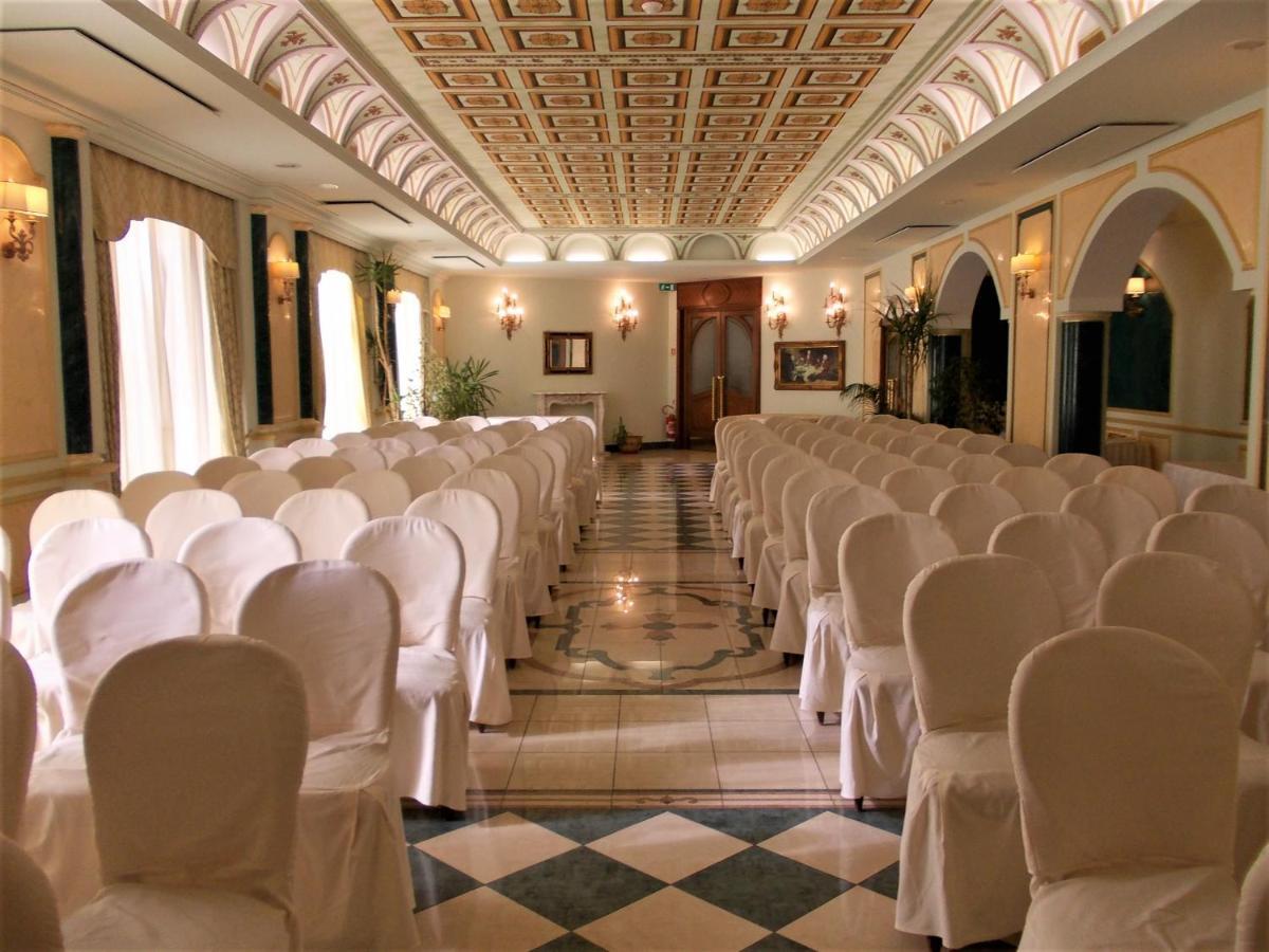 Parco Dei Principi Hotel Рочела Йоника Екстериор снимка
